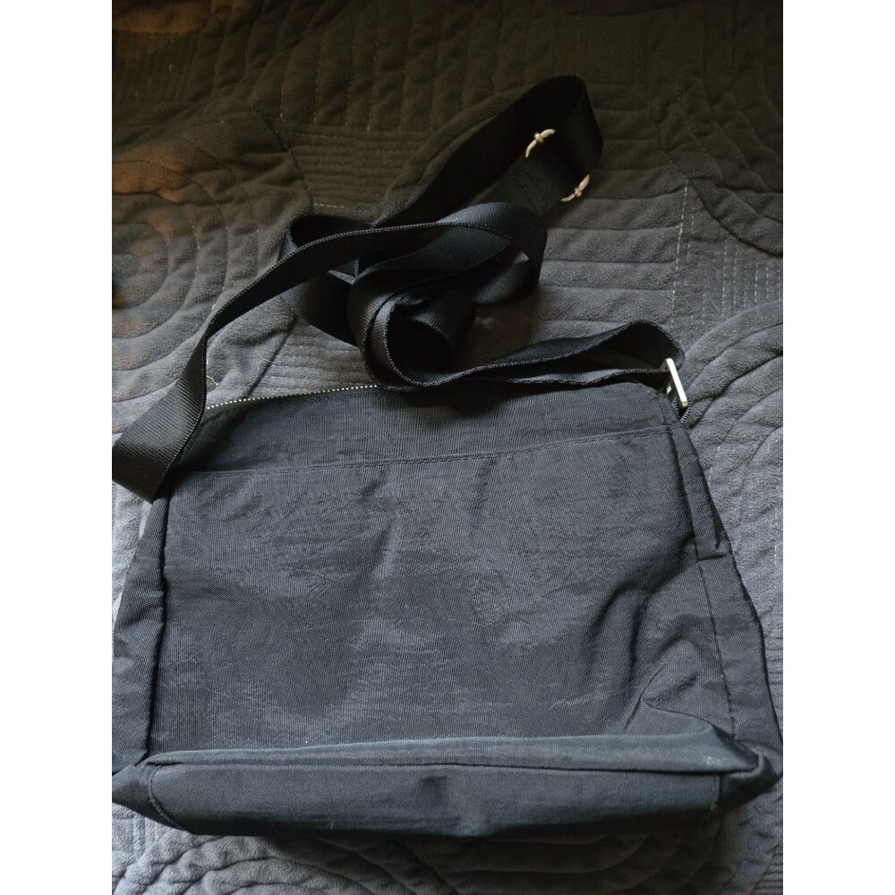 Baggallini Black and Sand Cali Crossbody Bag Purse - Picture 2 of 9
